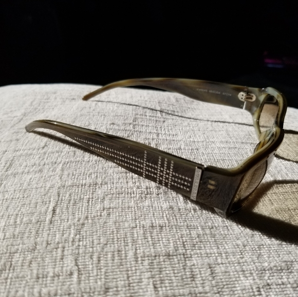 Burberry,  beautiful sunglasses - Picture 7 of 9